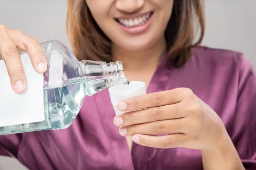 【漱口水推薦2026】越「拿」代表越乾淨?牙醫拆解3大迷思!含酒精定不含酒精好?