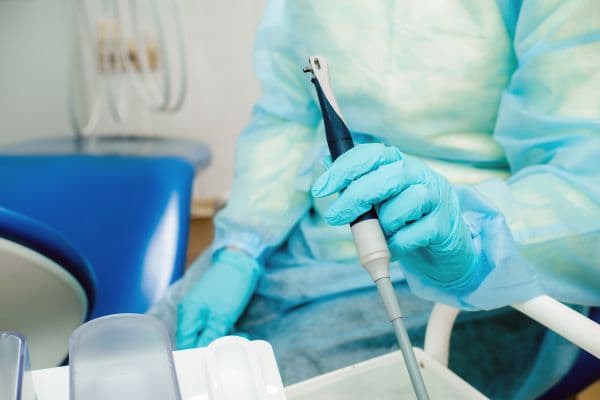 深層洗牙 vs 普通洗牙:有咩分別?牙醫解釋香港人最常誤會的洗牙真相